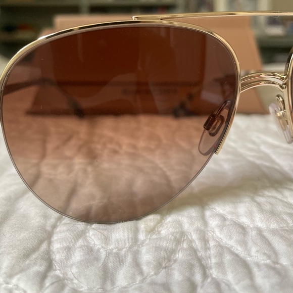 NEVER WORN - BURBERRY VINTAGE CHECK DETAIL PILOT SUNGLASSES - Picture 6 of 9